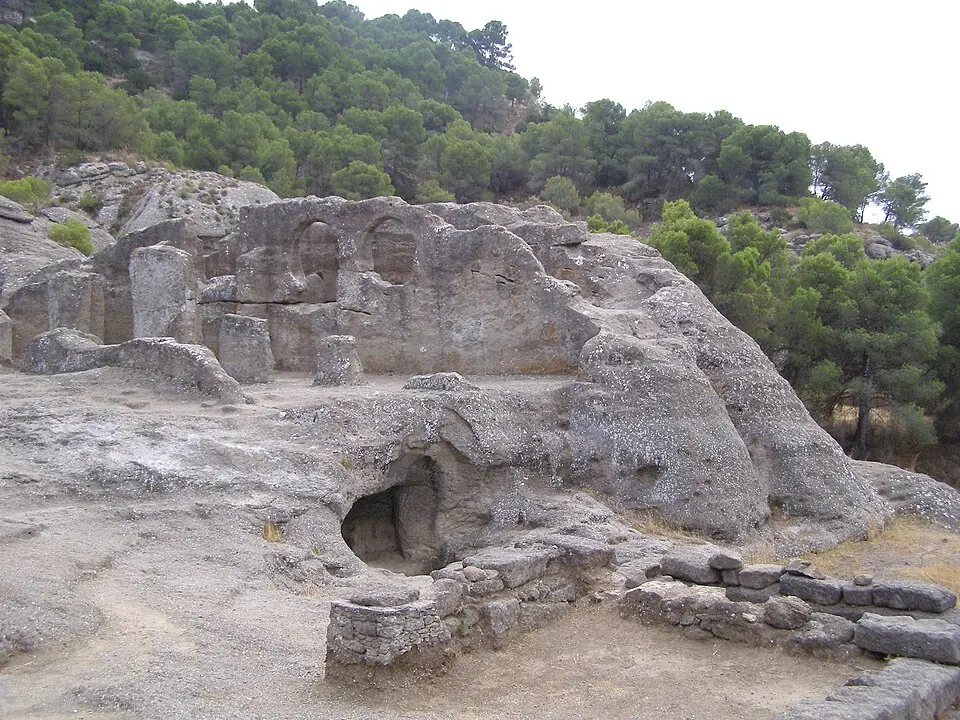 Iglesia rupestre de Bobastro, del siglo X.