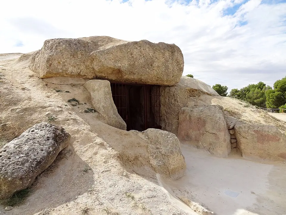 La galería del dolmen de Menga.