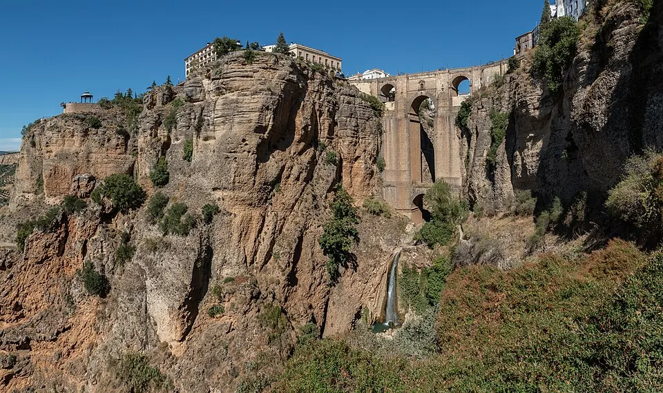 Ronda al borde del Tajo.